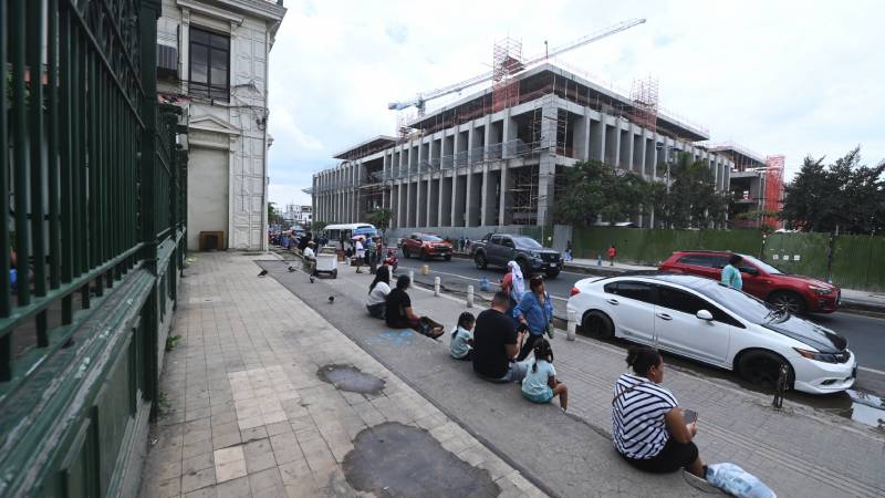 Según el presidente Bukele, el nuevo hospital Rosales lleva un 90% de avance en la colocación del cemento.  Foto EDH/ Francisco Rubio